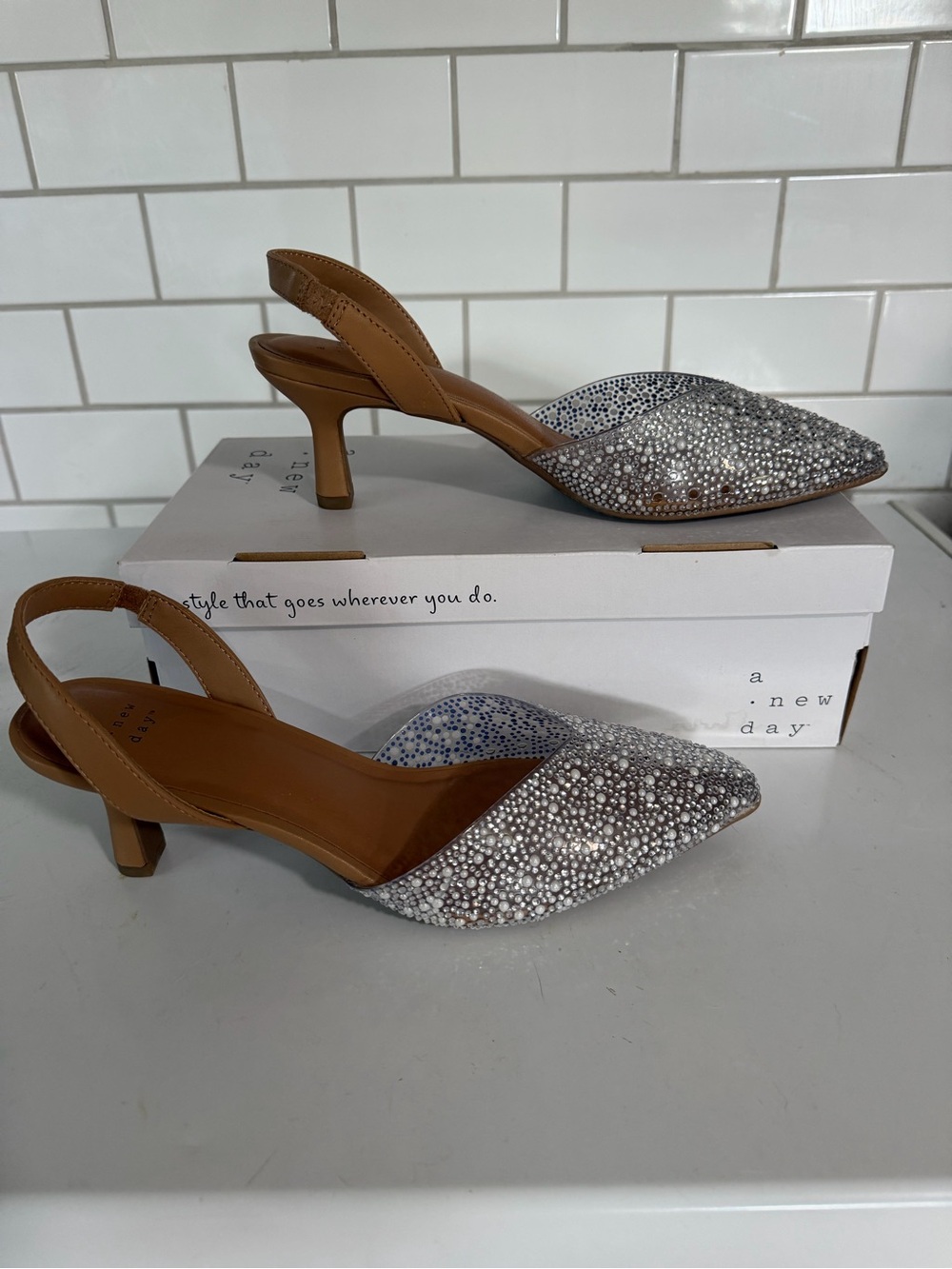 Women Isabel Embellished Slingback Kitten Pumps - SZ 10 - Picture 1 of 12